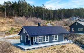 Three-Bedroom Holiday Home in Torvikbygd, Tørvikbygd